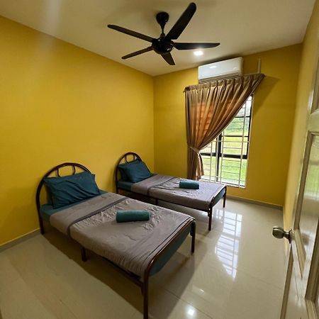 D' Totok Housestay Sepang Exteriér fotografie