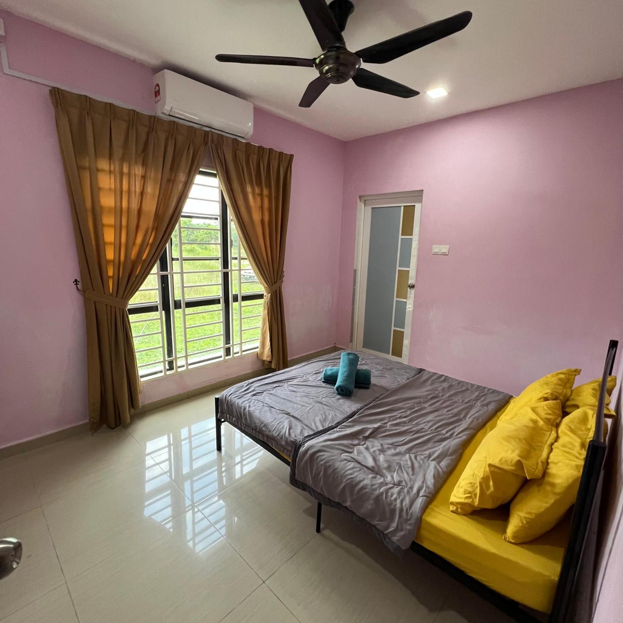 D' Totok Housestay Sepang Exteriér fotografie